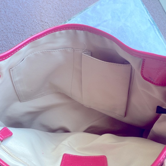 Coach, cross body, large size and in beautiful pink, messenger handbag. - Picture 8 of 15